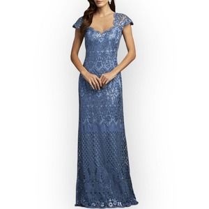 Tadashi Shoji Illusion Neckline Beaded Lace Gown Size 2 Blue Sweetheart Cap Slv